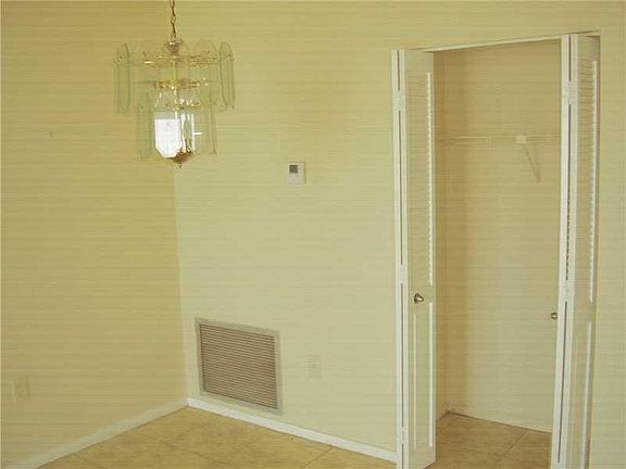 3rd image of 919 Hillcrest Dr APT 711
