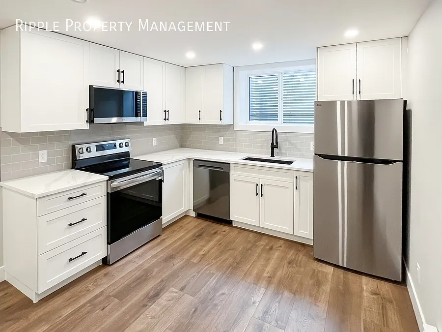 Building Photo - 2620R 28th Ave SW #2620R