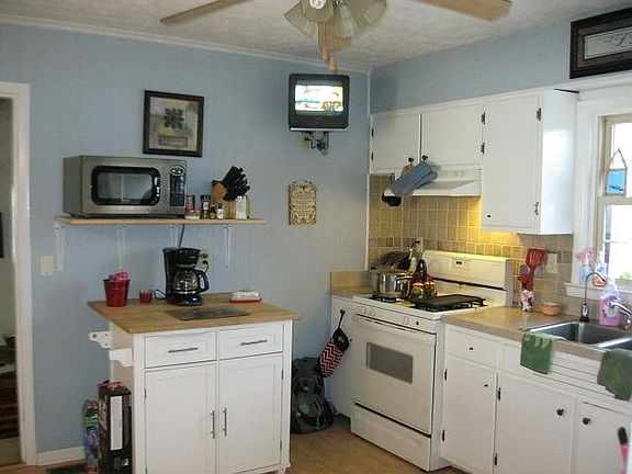 5th image of 32 Deerland Dr