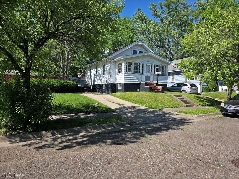 1st image of 897 Richmond St
