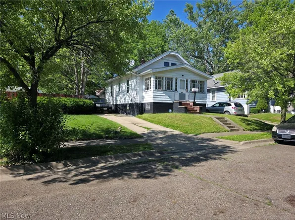 897 Richmond St, Akron, OH 44306