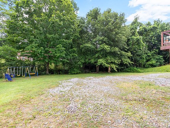 3rd image of 1703 Thistlewood Dr
