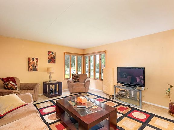 3rd image of 619 N Wenger Ave