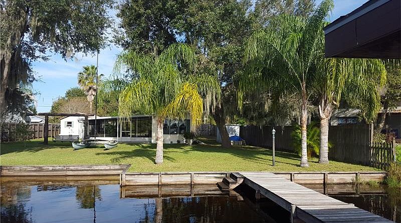 1st image of 2318 Lakeview Dr
