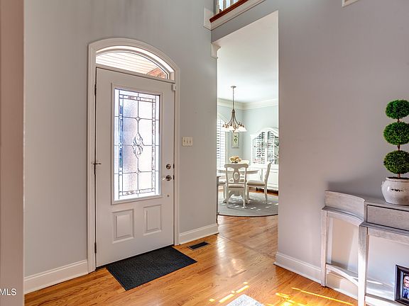 3rd image of 9927 Giverny Cir