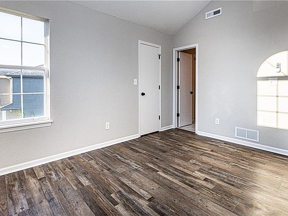 4th image of 6050 NE Moonstone Dr