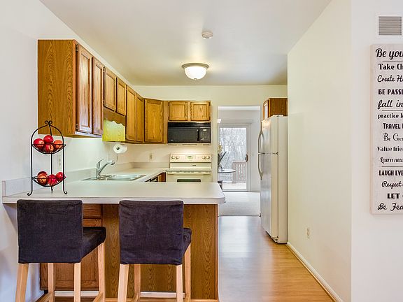 4th image of 41925 Saratoga Cir