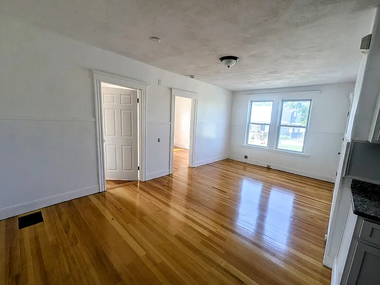 101 Ocean Ave #1R — Photo 4