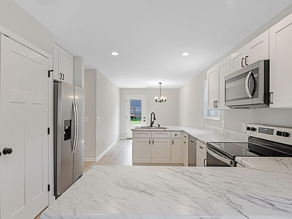 5th image of 200 Center St