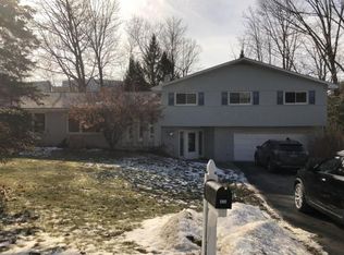 424 Robin Ln, Vestal, NY 13850