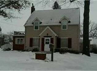 311 E 2nd St, Sumner, IA 50674