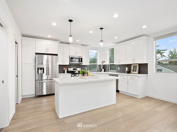 5th image of 15604 5th Avenue NE #B