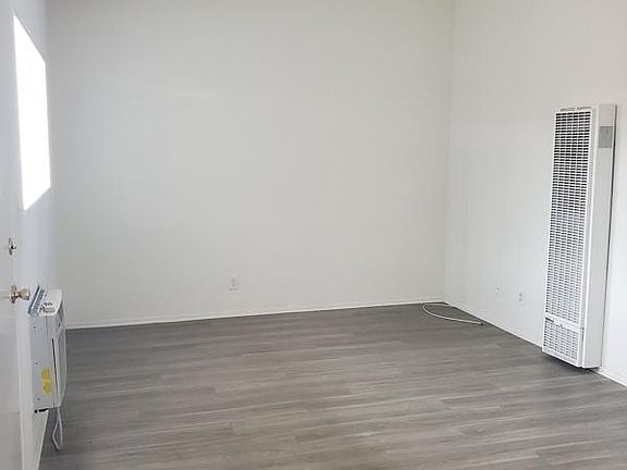 2nd image of 18522 Clark St