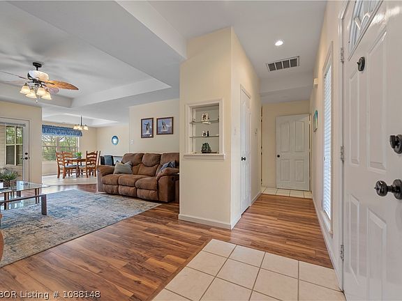 5th image of 9712 E Pointe Dr