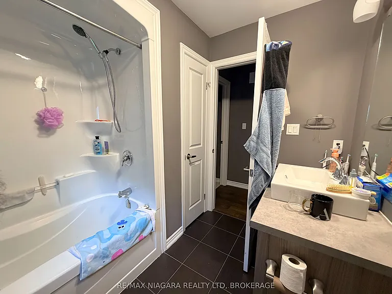 78 Bradley Ave — Photo 9