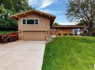 6930 N Skyline Dr, Peoria, IL 61614