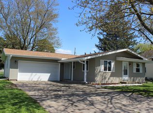1104 N Church St, Roanoke, IL