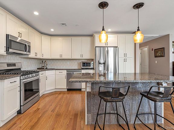 4th image of 206 Anchor Court