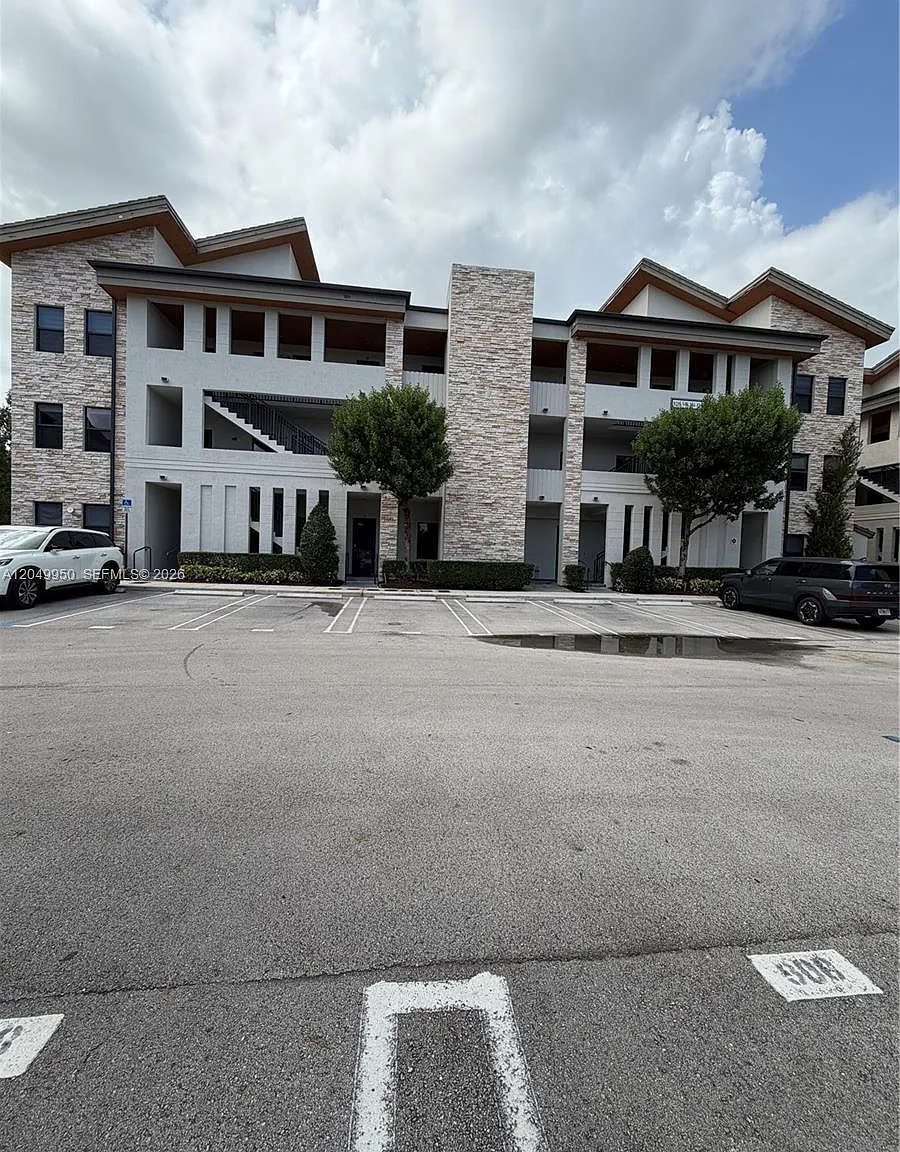 Apex At Park Central Cond — Photo 1