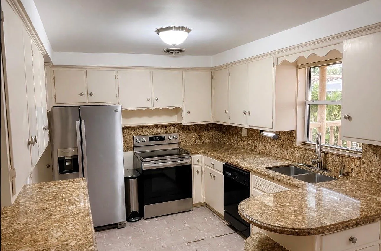 3 bed, 2.0 bath, 2807 sqft, $4,500 — Photo 4