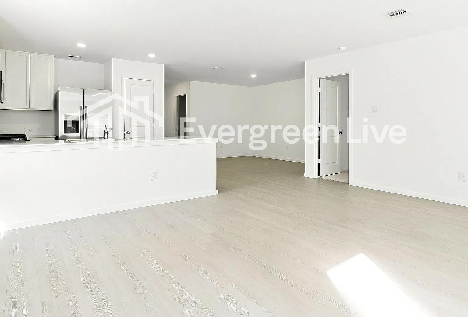 4 bed, 2.0 bath, 1707 sqft, $1,595 — Photo 4