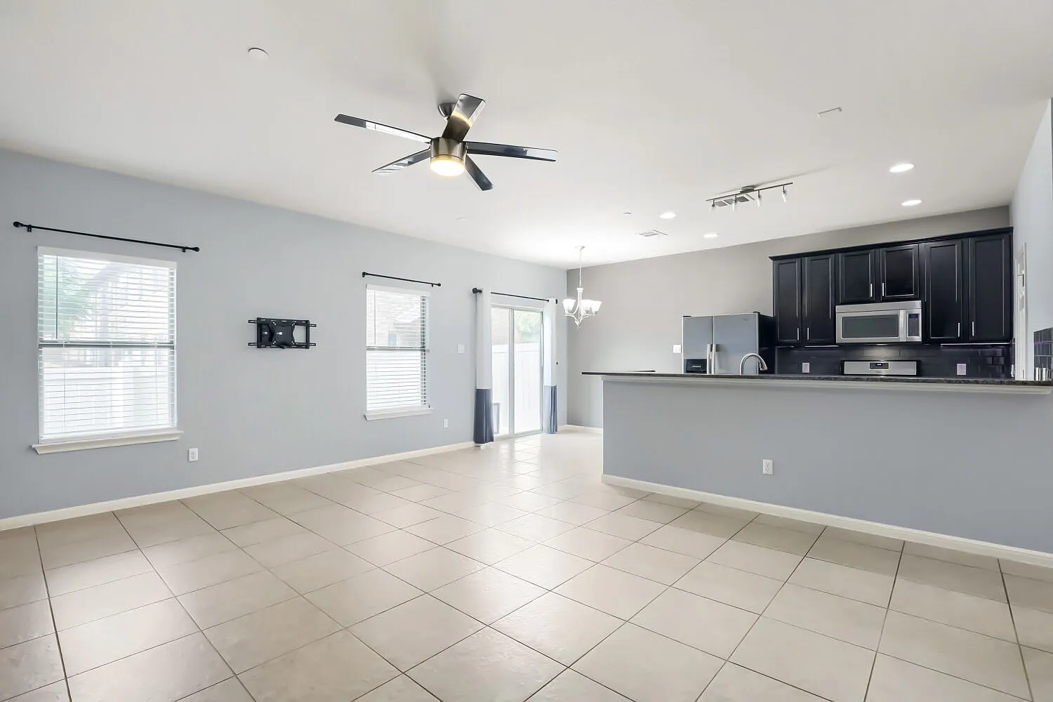 3 bed, 2.5 bath, 1532 sqft, $1,950 — Photo 3