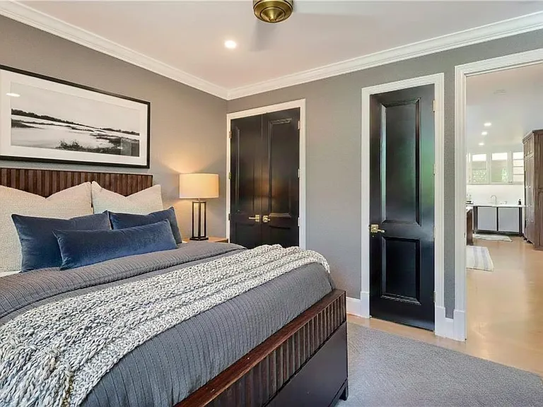 2575 Peachtree Rd NE #7G — Photo 19