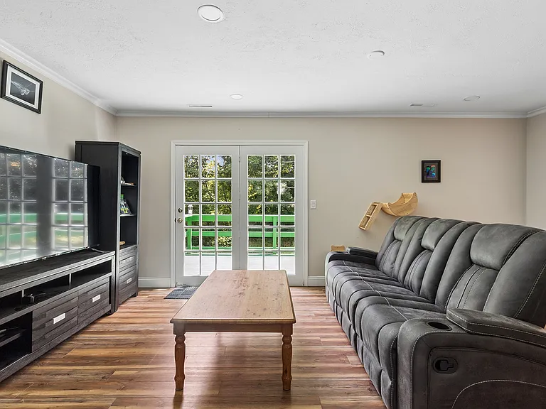 15 Fairview Ave — Photo 2
