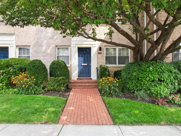 413 Merrick Rd #2B, Rockville Centre, NY 11570