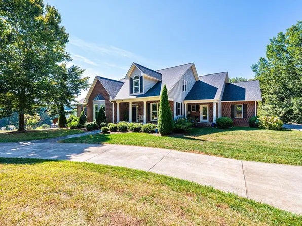 120 Harbortown Dr, Taylorsville, NC 28681