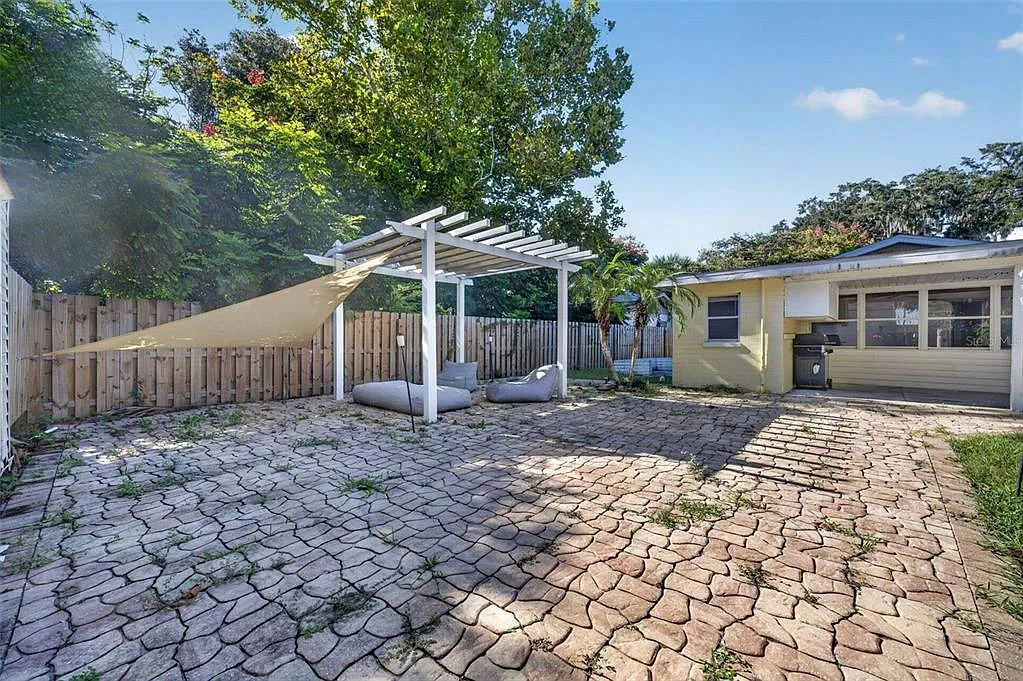 2 bed, 2.0 bath, 944 sqft, $2,150 — Photo 3