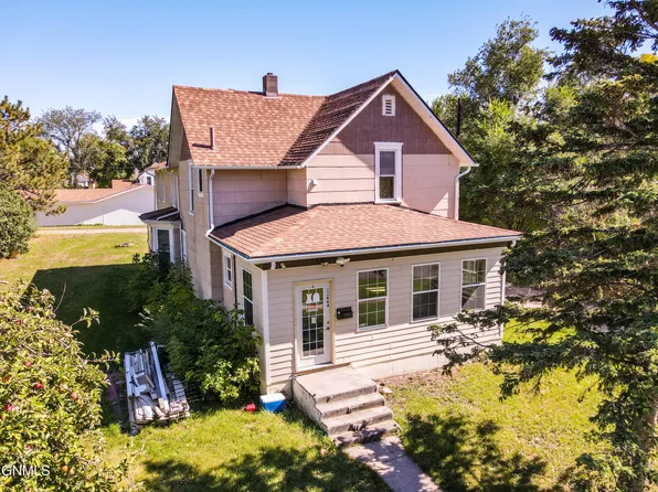 444 7th Ave NW, Valley City, ND 58072