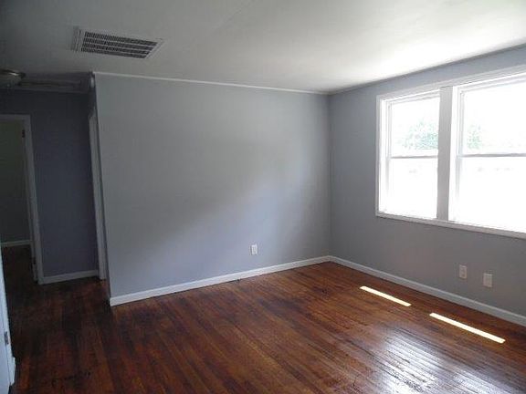 5th image of 506 Williams St