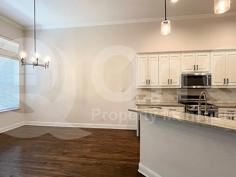 2209 Kirby St — Photo 3