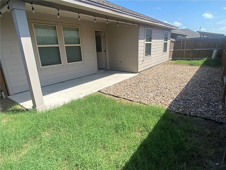 2329 Sky Crest Dr — Photo 18