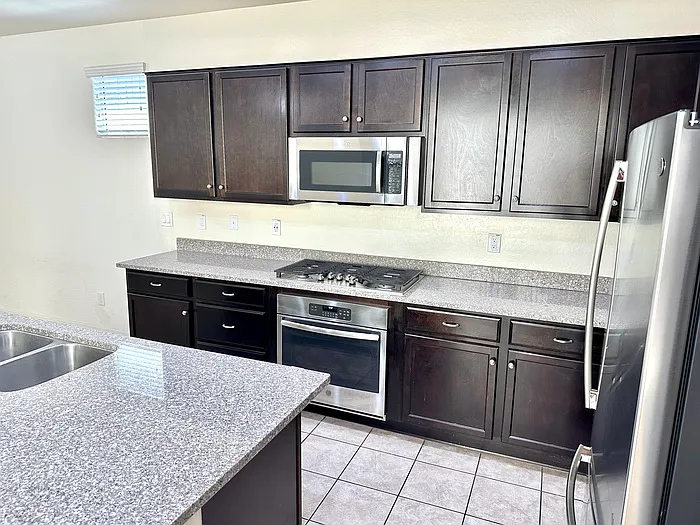 3833 E Robert St — Photo 11