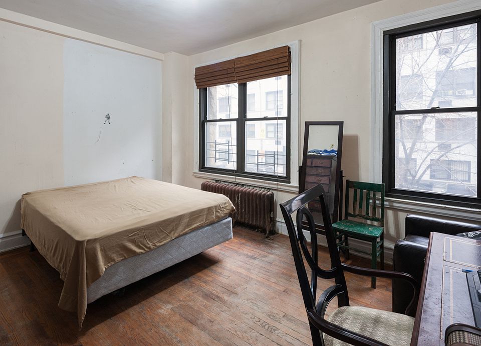 2nd image of 250 W 75th St APT 2B