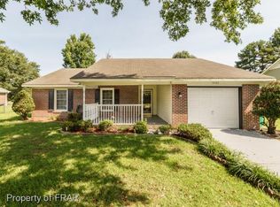 5582 Hallwood Dr, Hope Mills, NC 28348