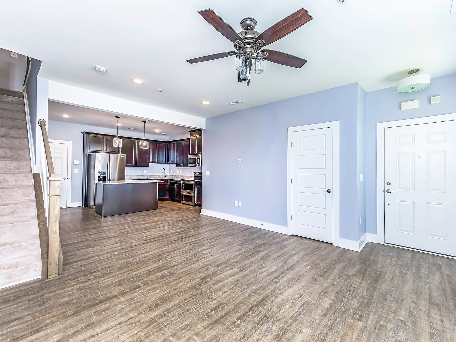 3 bed, 1570 sqft, $2,450 — Photo 2