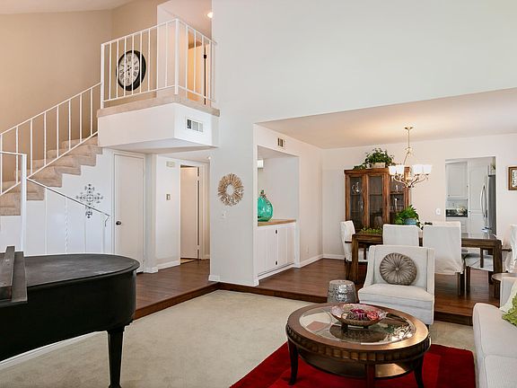 5th image of 10716 Fresno Ct