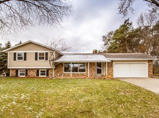 849 Knoll Dr, Zeeland, MI 49464