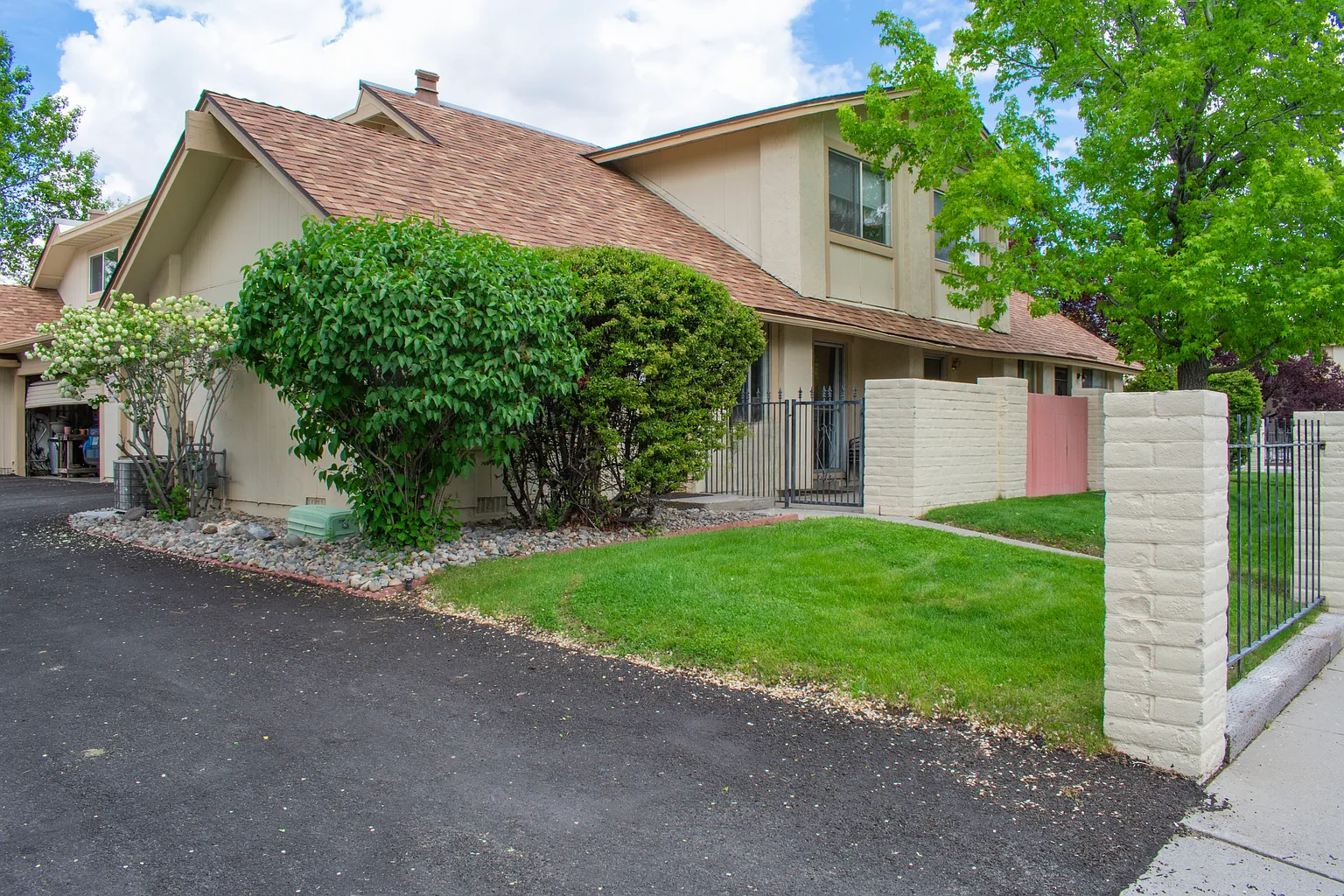 4004 Pheasant Dr photo 1