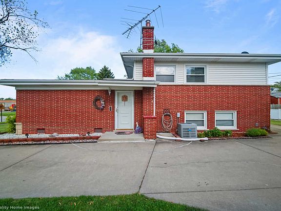 4th image of 150 W Greenbriar Ave