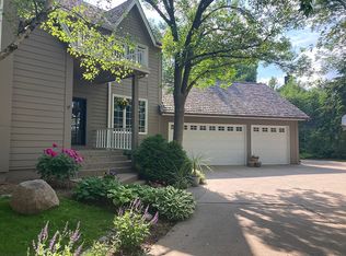 6521 McCauley Trl, Edina, MN 55439