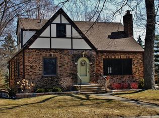 903 S Prospect Ave, Park Ridge, IL 60068