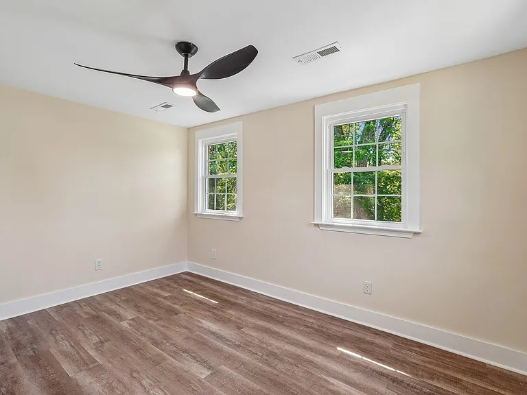 1425 Shelton Ave — Photo 11