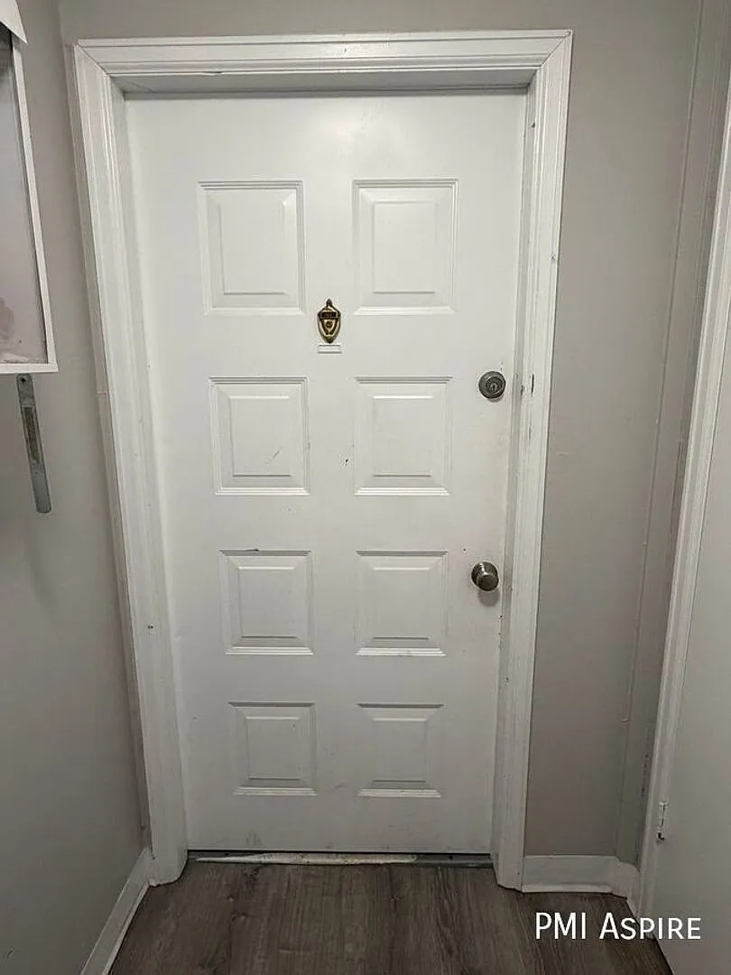 2 Bedroom 1 Bathroom Apartment in Lakewood — Photo 3