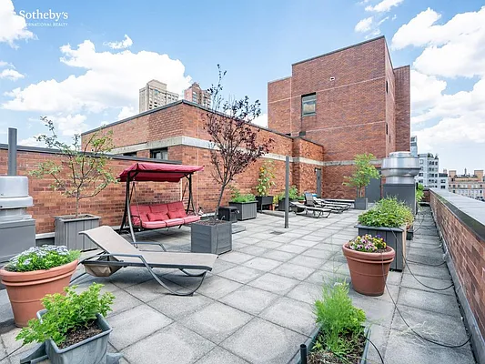 Rented by Sotheby's International Realty | media 16