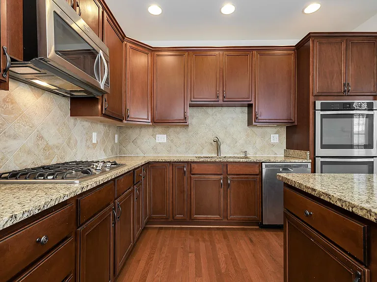 Gourmet kitchen