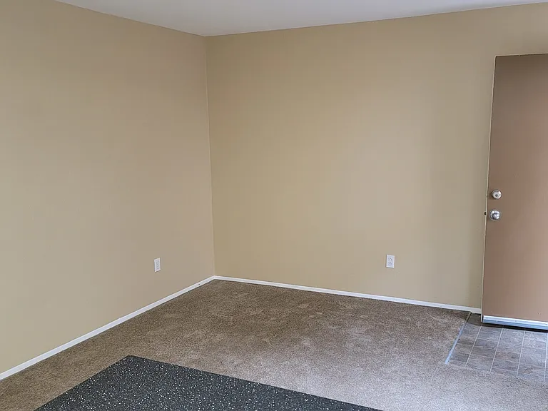 5069 University Ave #21 — Photo 4